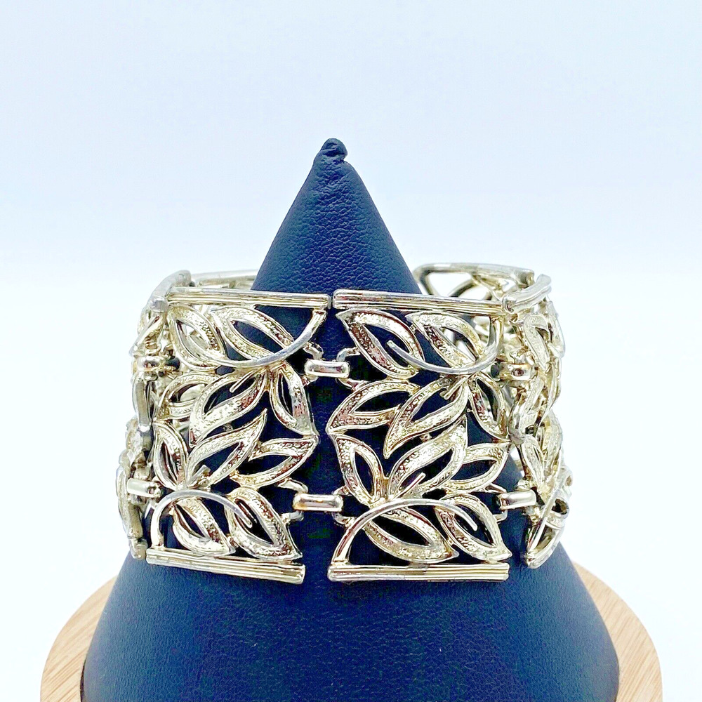 Vintage Coro Pegasus Silver Tone Textured Leaves Panel Link Bracelet MCM 7.5"
